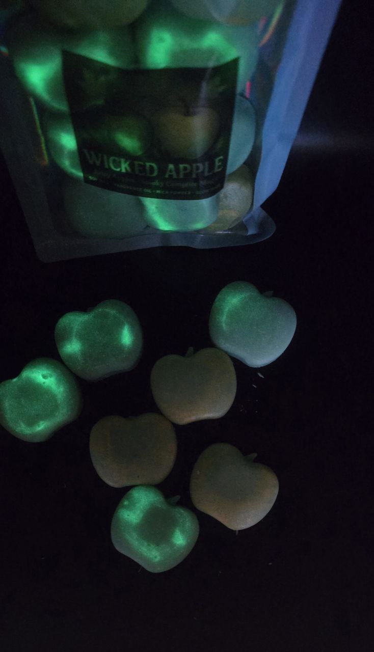 Wicked Apple – Soy Wax Halloween Wax Melts, Juicy Apple & Campfire Fall Scent