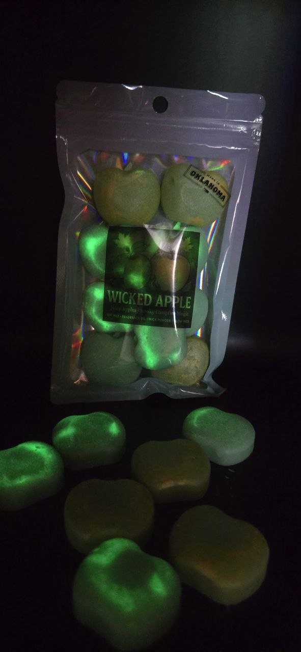 Wicked Apple – Soy Wax Halloween Wax Melts, Juicy Apple & Campfire Fall Scent