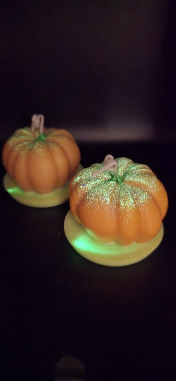 Pumpkin Candle – Hand-Painted Soy Wax, Autumn Magic Fall & Halloween Decor