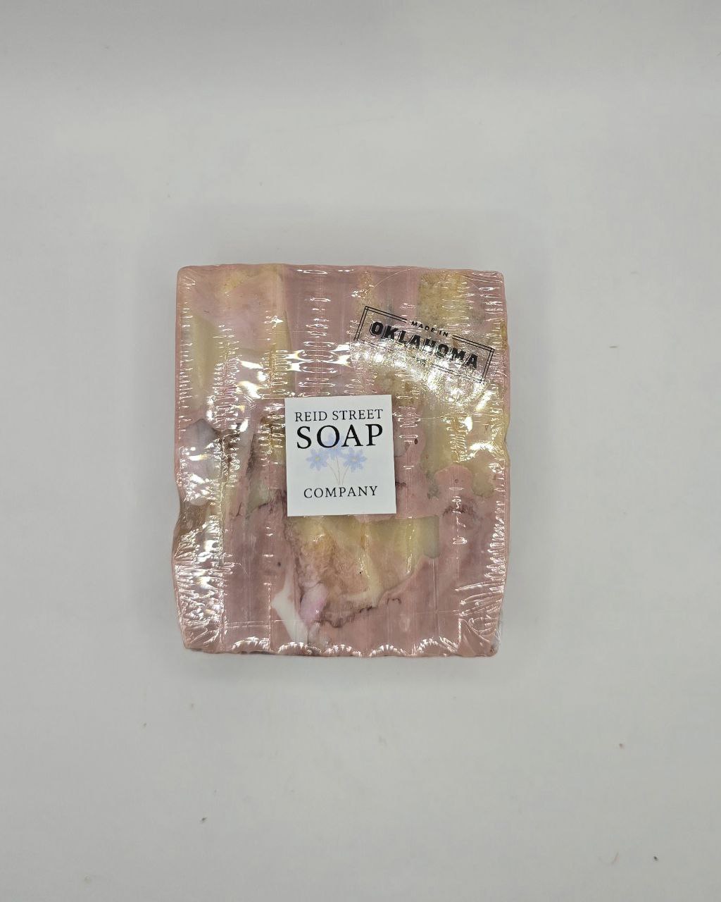 Country Orchard– Handcrafted Fall Soap (5 oz) Warm apple, sweet vanilla, and golden leaves swirl together in this rustic autumn blend